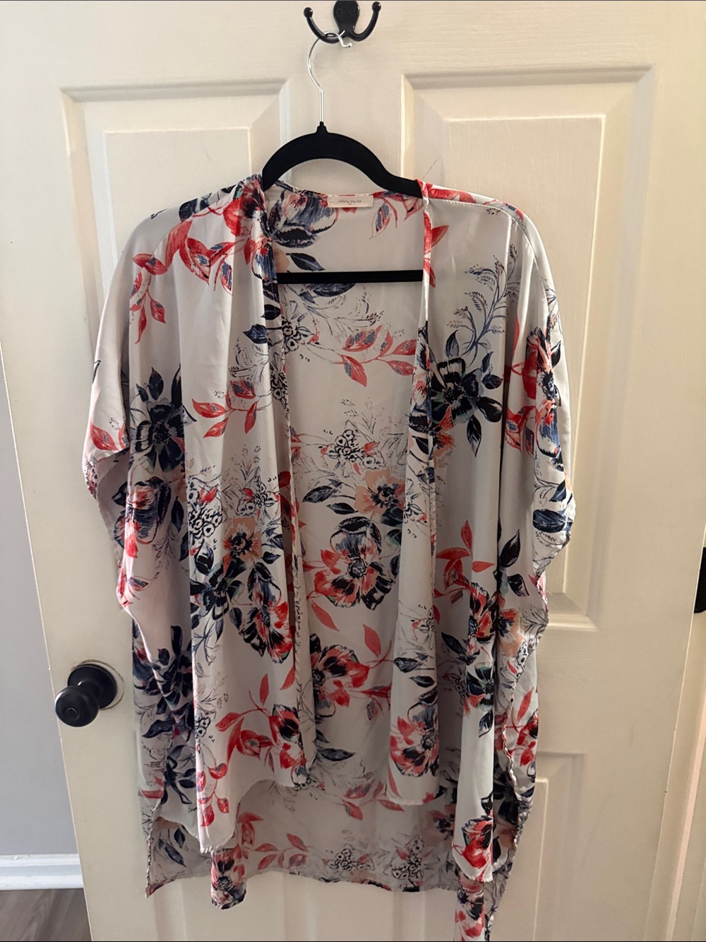 12 Pm By Mon Ami Floral Open-Front Kimono in White, Navy & Coral